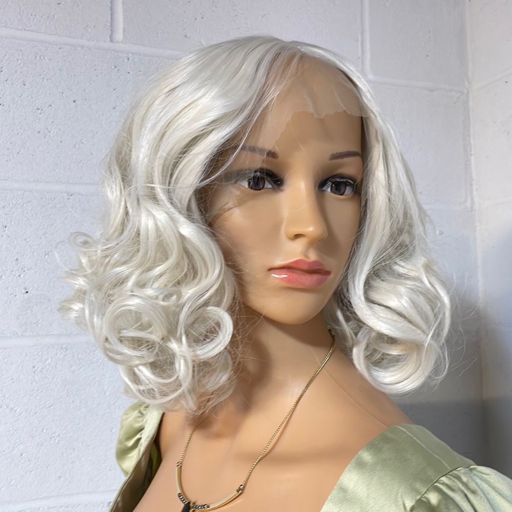 NWT 11” human Halo blended white platinum curl bob short white wig thick ringlet
